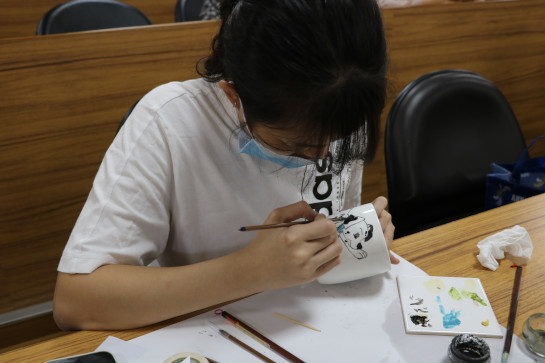 台科工藝坊 – 釉上彩繪活動照片 10